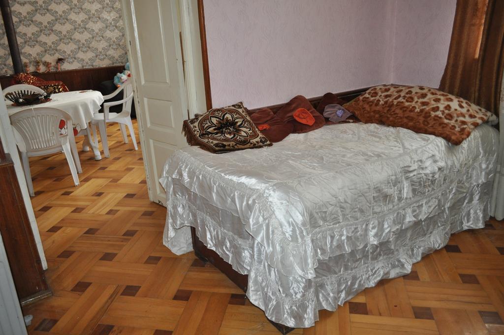 Guest House Cico Telavi Esterno foto